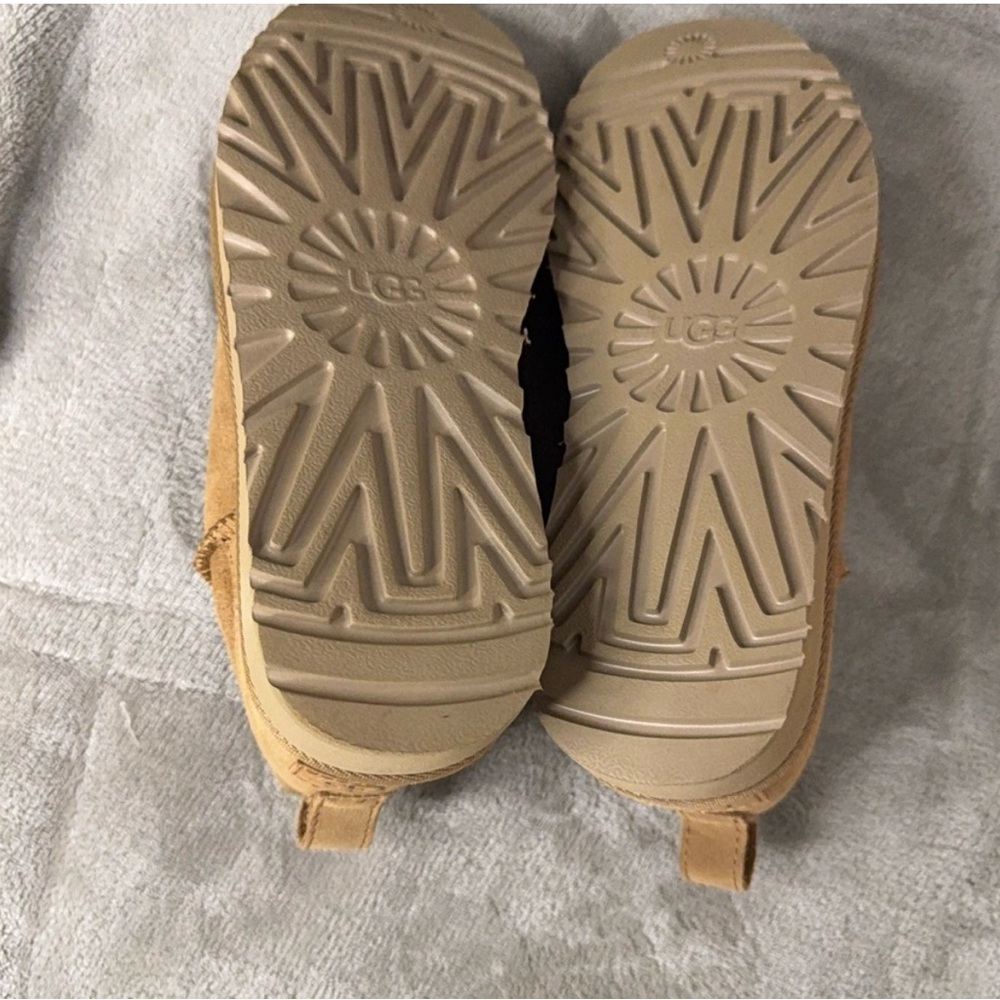 UGG Cream Shearling Lined Footwear - Picture 5 of 7